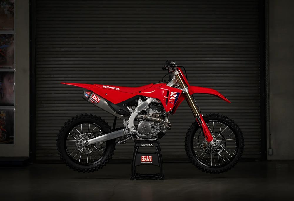 CRF 250 2025, nuovo sistema di scarico Yoshimura RS-12!